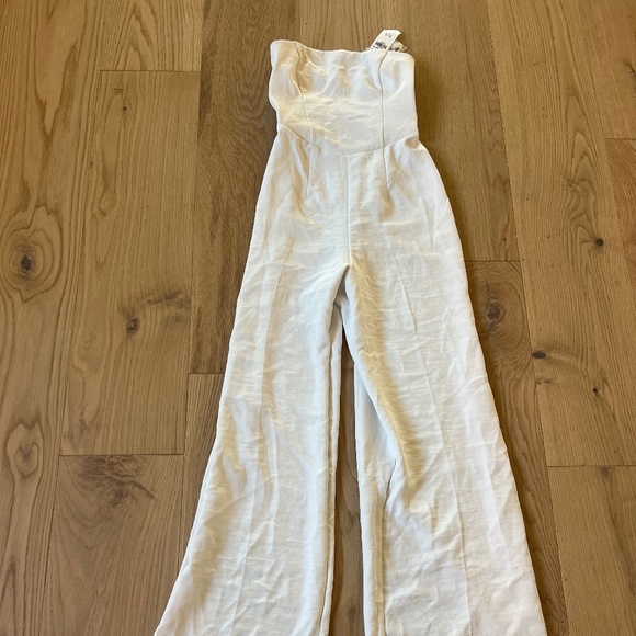 NWT Abercrombie White jumpsuit - Size XS - Picture 1 of 2